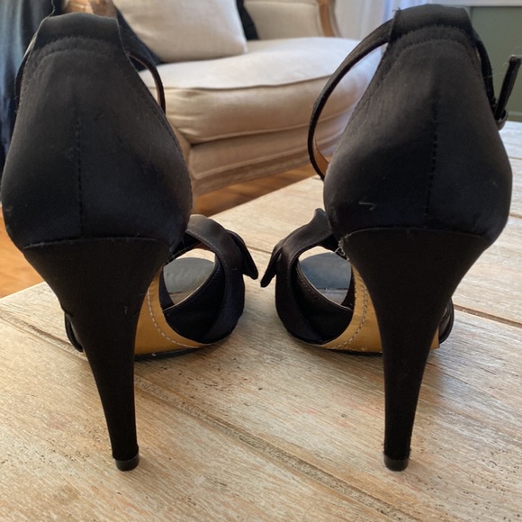 BCBG shoes size 7 - Picture 3 of 4
